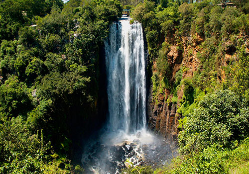 KENYA AANGEPASTE SAFARIS 19 7 Days Lodge Safari Masai Mara, Nyahururu-watervalle, Naivasha-meer, Amboseli en Tsavo-Wes Drop Mombasa